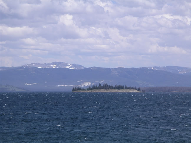 images/Yellowstone Lake (5).jpg